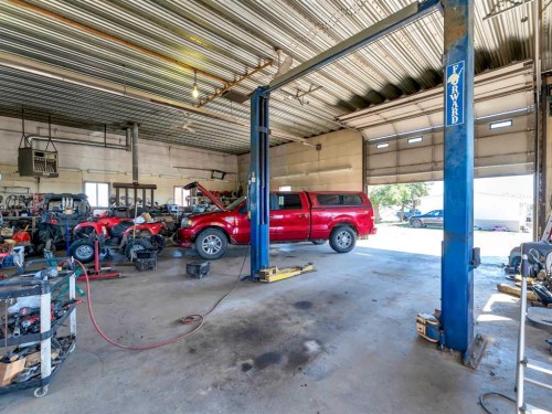 1-13402 Range Road 75, Rural Cypress County, AB - Indoor Photo Showing Garage
