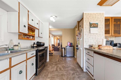 428 6 Street, Suffield, AB - Indoor Photo Showing Kitchen