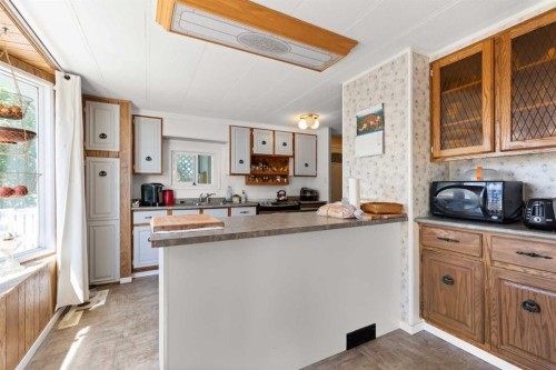 428 6 Street, Suffield, AB - Indoor Photo Showing Kitchen