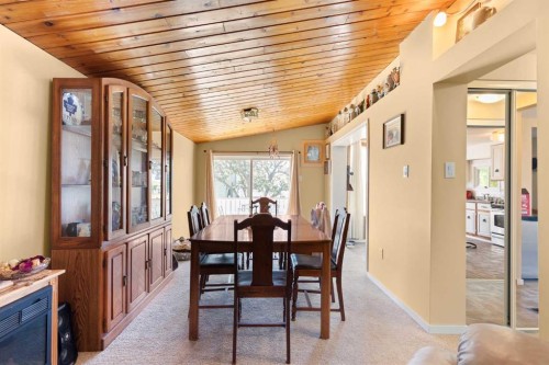 428 6 Street, Suffield, AB - Indoor Photo Showing Dining Room