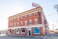 733 4 Street SE Medicine Hat, AB T1A 0L3