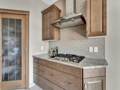 44 Palisades Mews Ne, Medicine Hat, AB - Indoor Photo Showing Kitchen With Upgraded Kitchen