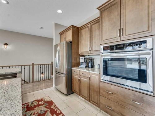 44 Palisades Mews Ne, Medicine Hat, AB - Indoor Photo Showing Kitchen
