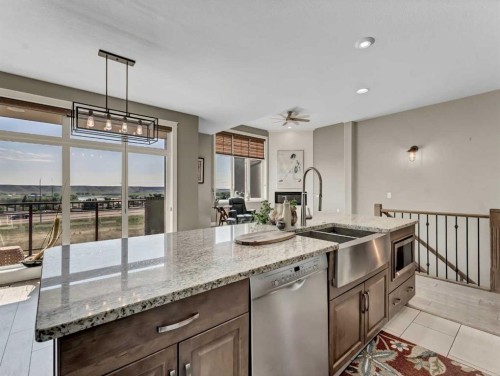 44 Palisades Mews Ne, Medicine Hat, AB - Indoor Photo Showing Kitchen With Double Sink