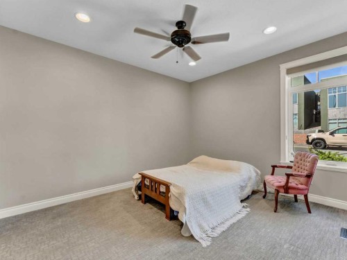 44 Palisades Mews Ne, Medicine Hat, AB - Indoor Photo Showing Bedroom