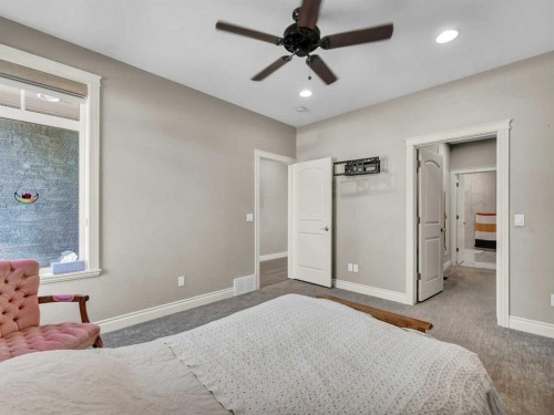 44 Palisades Mews Ne, Medicine Hat, AB - Indoor Photo Showing Bedroom