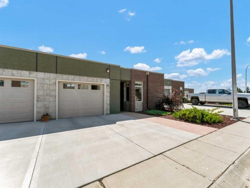 44 Palisades Mews Ne, Medicine Hat, AB - Outdoor