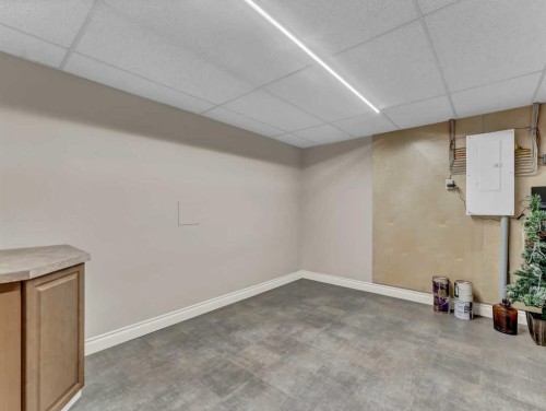 44 Palisades Mews Ne, Medicine Hat, AB - Indoor Photo Showing Other Room