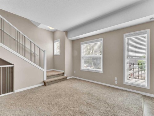 11-298 Somerset Way Se, Medicine Hat, AB - Indoor Photo Showing Other Room