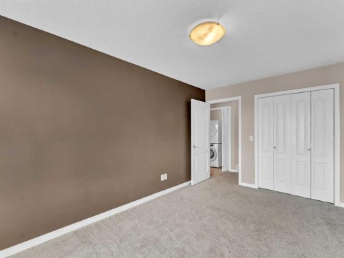 11-298 Somerset Way Se, Medicine Hat, AB - Indoor Photo Showing Other Room