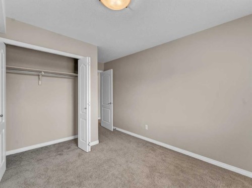 11-298 Somerset Way Se, Medicine Hat, AB - Indoor Photo Showing Other Room