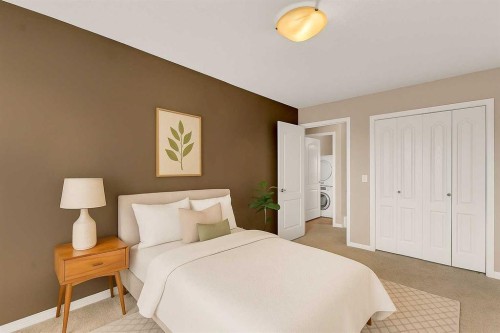 11-298 Somerset Way Se, Medicine Hat, AB - Indoor Photo Showing Bedroom