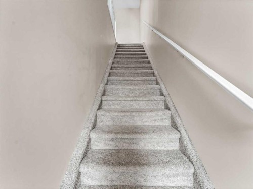 11-298 Somerset Way Se, Medicine Hat, AB - Indoor Photo Showing Other Room