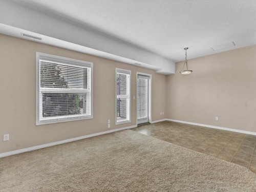 11-298 Somerset Way Se, Medicine Hat, AB - Indoor Photo Showing Other Room