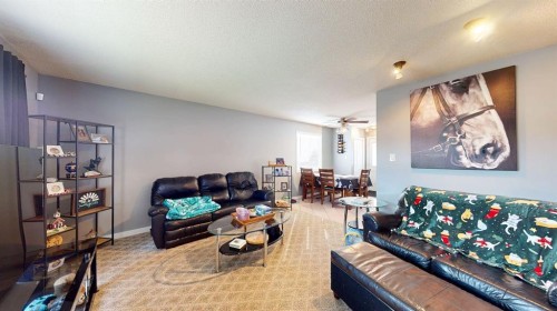 444 Sissons Crescent Se, Medicine Hat, AB - Indoor Photo Showing Living Room