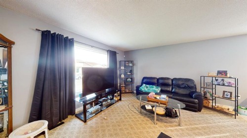 444 Sissons Crescent Se, Medicine Hat, AB - Indoor