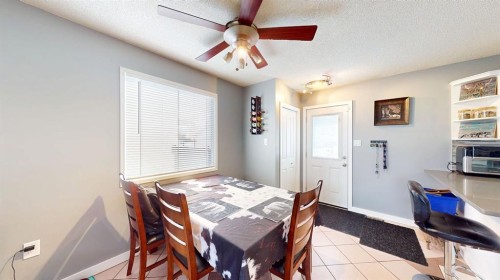 444 Sissons Crescent Se, Medicine Hat, AB - Indoor Photo Showing Dining Room