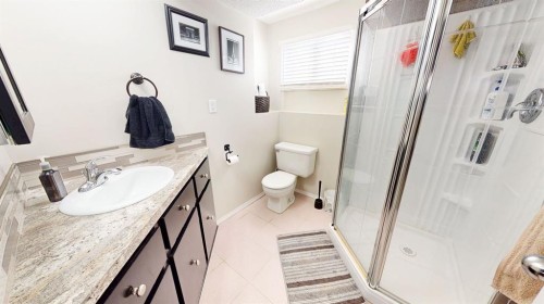 444 Sissons Crescent Se, Medicine Hat, AB - Indoor Photo Showing Bathroom