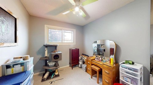 444 Sissons Crescent Se, Medicine Hat, AB - Indoor Photo Showing Office