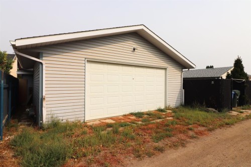 444 Sissons Crescent Se, Medicine Hat, AB - Outdoor With Exterior