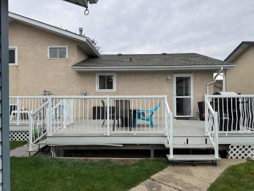 444 Sissons Crescent Se, Medicine Hat, AB - Outdoor With Deck Patio Veranda With Exterior