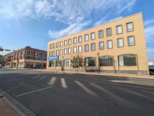 578-580 3 Street Se, Medicine Hat, AB 