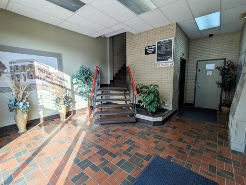 578-580 3 Street Se, Medicine Hat, AB 