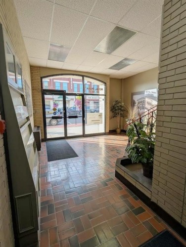 578-580 3 Street Se, Medicine Hat, AB 