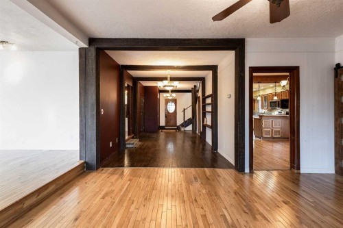 176 1 Street Sw, Medicine Hat, AB - Indoor Photo Showing Other Room