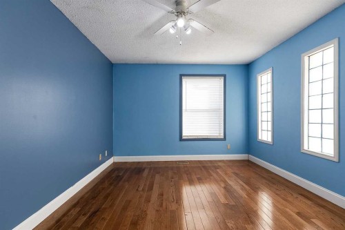 176 1 Street Sw, Medicine Hat, AB - Indoor Photo Showing Other Room