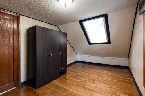 176 1 Street Sw, Medicine Hat, AB - Indoor Photo Showing Other Room