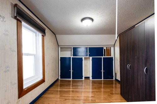 176 1 Street Sw, Medicine Hat, AB - Indoor Photo Showing Other Room