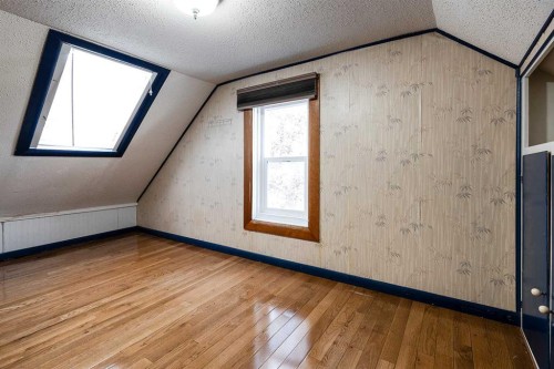 176 1 Street Sw, Medicine Hat, AB - Indoor Photo Showing Other Room