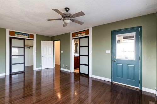 176 1 Street Sw, Medicine Hat, AB - Indoor Photo Showing Other Room