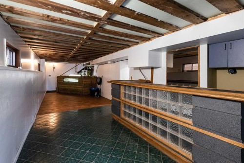 176 1 Street Sw, Medicine Hat, AB - Indoor Photo Showing Other Room