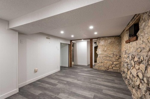 176 1 Street Sw, Medicine Hat, AB - Indoor