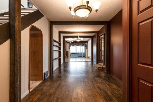 176 1 Street Sw, Medicine Hat, AB - Indoor Photo Showing Other Room