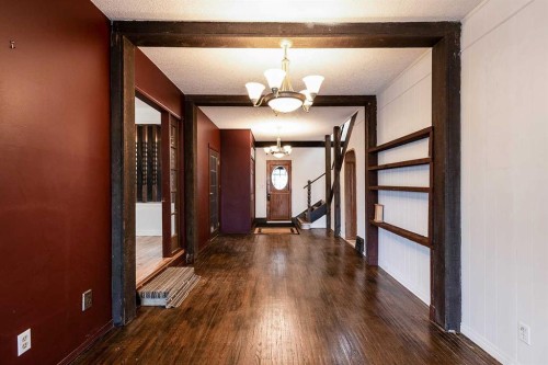 176 1 Street Sw, Medicine Hat, AB - Indoor Photo Showing Other Room