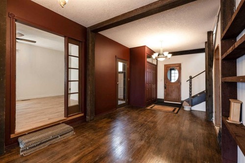 176 1 Street Sw, Medicine Hat, AB - Indoor Photo Showing Other Room