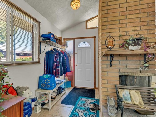 1702 15 Avenue Se, Medicine Hat, AB - Indoor