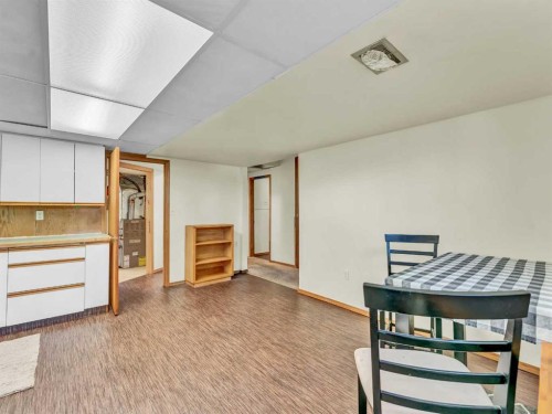 1702 15 Avenue Se, Medicine Hat, AB - Indoor