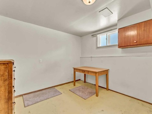 1702 15 Avenue Se, Medicine Hat, AB - Indoor Photo Showing Other Room