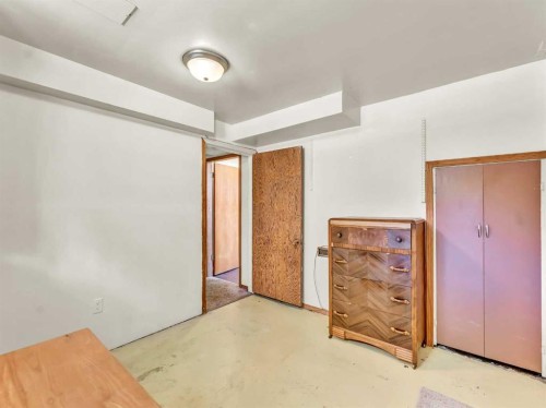 1702 15 Avenue Se, Medicine Hat, AB - Indoor Photo Showing Other Room