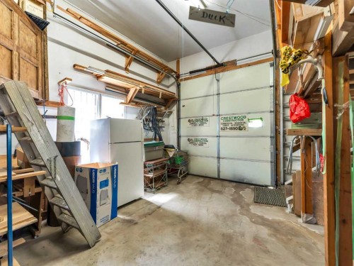 1702 15 Avenue Se, Medicine Hat, AB - Indoor Photo Showing Garage