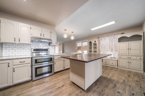 116 6 Avenue West, Empress, AB - Indoor Photo Showing Kitchen