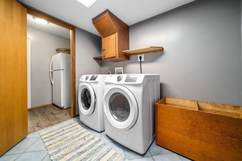 116 6 Avenue West, Empress, AB - Indoor Photo Showing Laundry Room