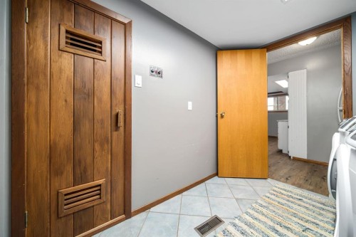 116 6 Avenue West, Empress, AB - Indoor Photo Showing Other Room