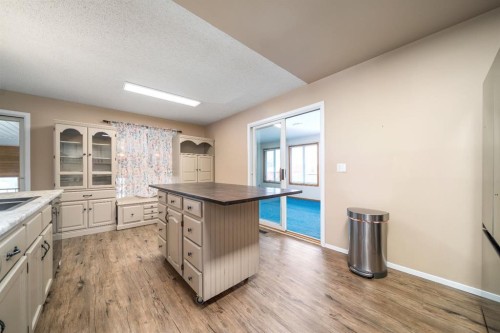 116 6 Avenue West, Empress, AB - Indoor Photo Showing Kitchen