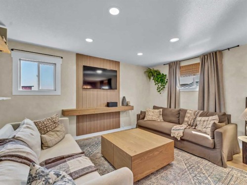 9-12301 Range Road 51A, Rural Cypress County, AB - Indoor Photo Showing Living Room