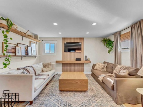 9-12301 Range Road 51A, Rural Cypress County, AB - Indoor Photo Showing Living Room